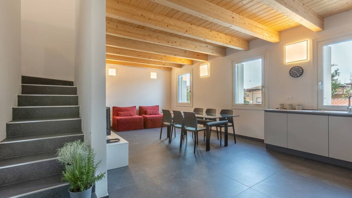 Ferrara Apartment | New and spacious apartment of about 145 sqm, capable of accommodating up to 11 people, located on the second floor of a modern building without a lift.The property is located in a residential area of ​Ferrara, a few minutes walk from the city center