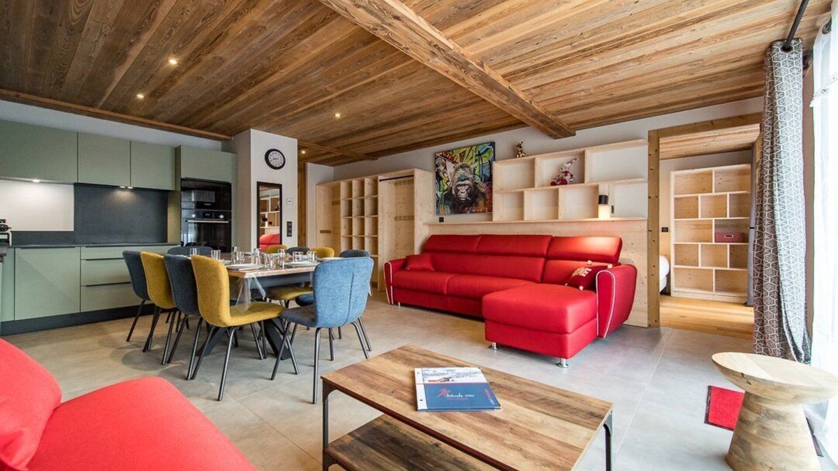 Saint-Sorlin-d'Arves Apartment | New apartment in resort center - sleeps 8/9