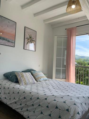 Espelette Apartment | New apartment, mountain view, Espelette, 1er etage