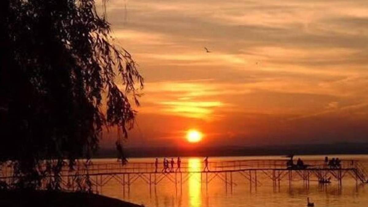 Siofok Aranypart Apartment | New apartment with air-condition&pool, 120m from the beach, center 200m,free WIF