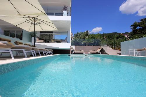 Icici Apartment | New apartment with swimming pool near the beach