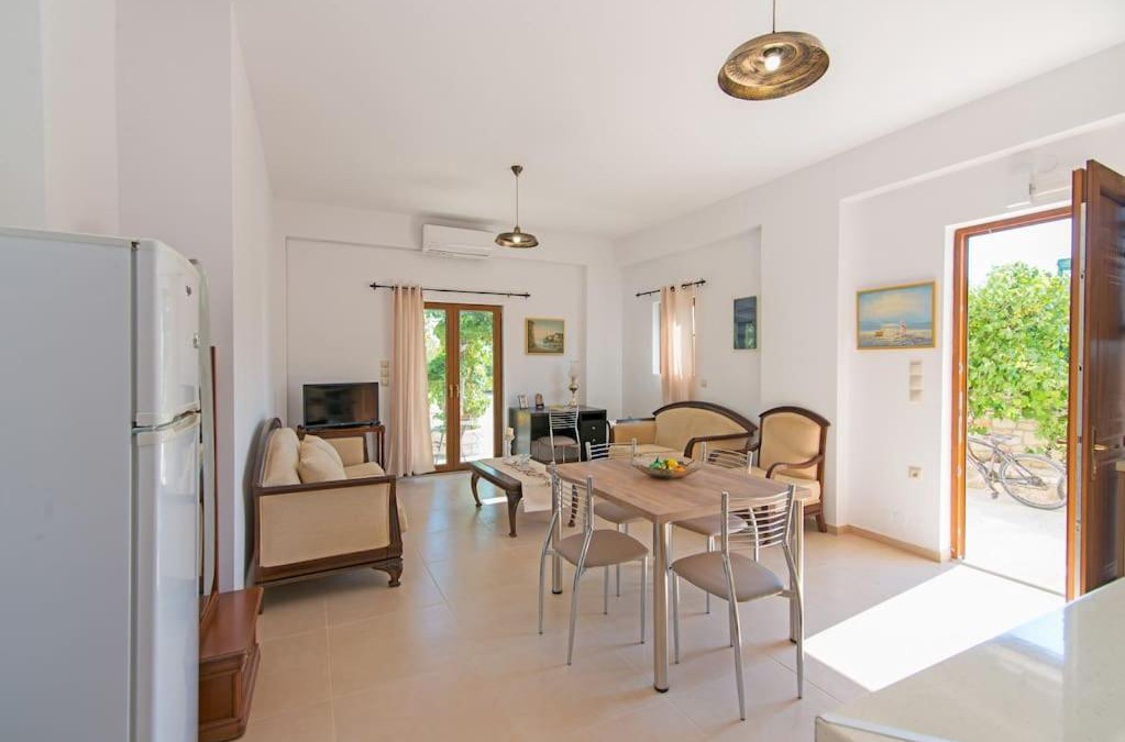 Heraklion Apartment | New Apt Close to Medical Center with Garden