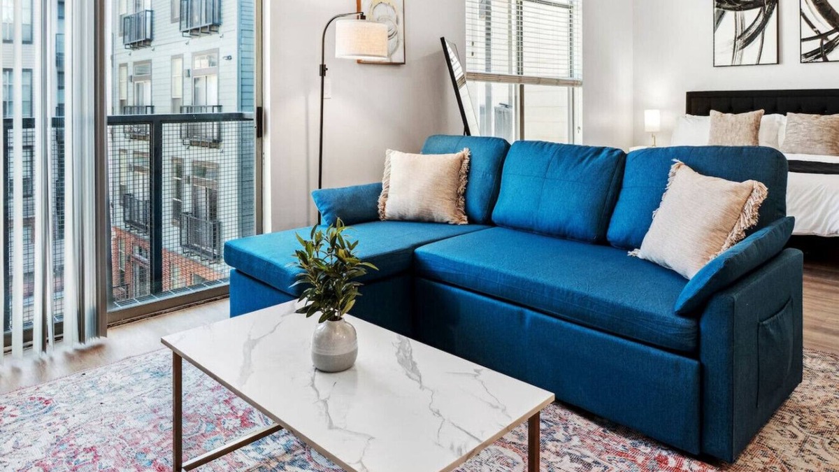 Deep Ellum Apartment | New Apt in DeepEllum with Pool and Parking near Baylor Med