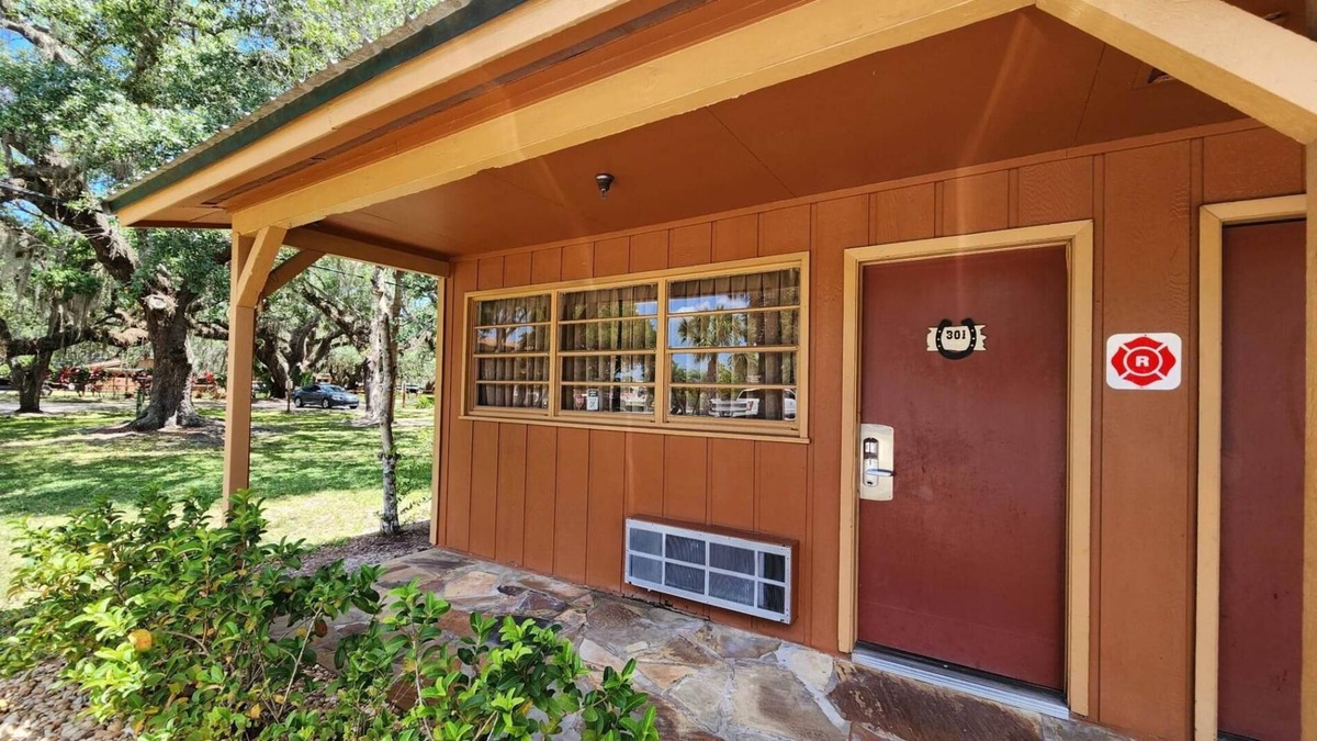 River Ranch Cottage | NEW at River Ranch! First Floor, Corner Private Cottage with Screened Porch! 301