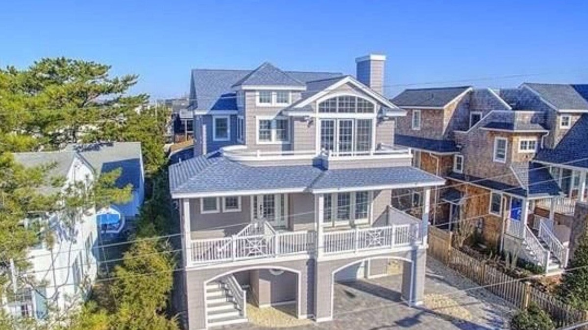 Beach Haven House | New! Avail July 10-24! Beach Haven LEHYC new home with pool and outdoor kitchen