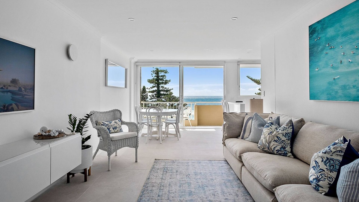 Manly Apartment | New Beachfront Fully Renovated Stunning Beach Views