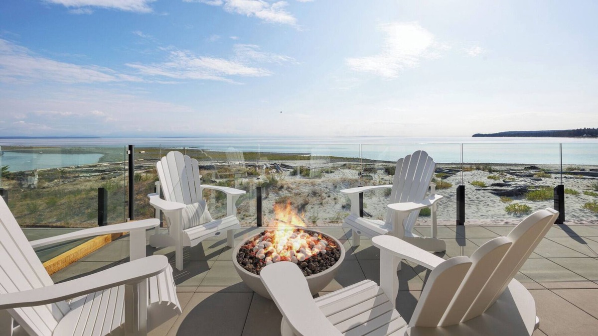 Black Creek Condo | NEW Beachfront Luxury Suite on Saratoga Beach