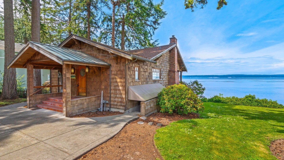 Snohomish County Cottage | NEW: Beautiful Bungalow on Warm Beach Puget Sound