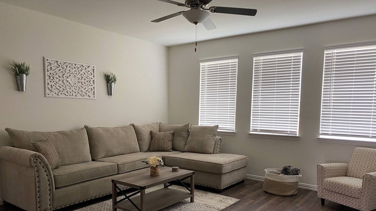 Fort Worth House | NEW beautiful large smart home 15 min to downtown!