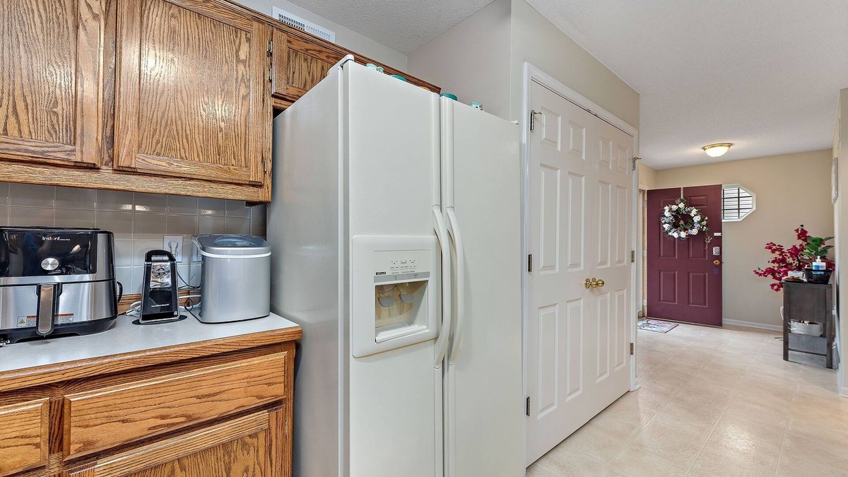 Gladstone House | NEW! Beautiful Townhome 11 minutes to Downtown