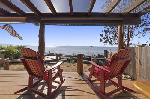 Ferndale House | New Beautiful Waterfront at Sandy Point