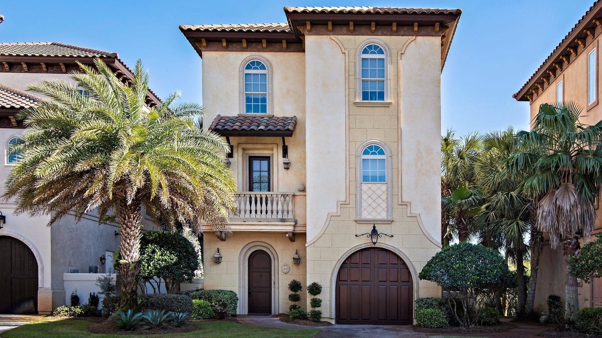 St. Tropez House | NEW~ Bella Beach ~ Sleeps 10 ~ Minutes to the Beach