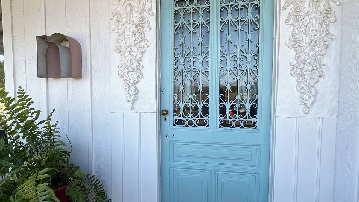 Fayetteville Cottage | "NEW" Booshie meets Rustic, only two miles from Round Top, TX.