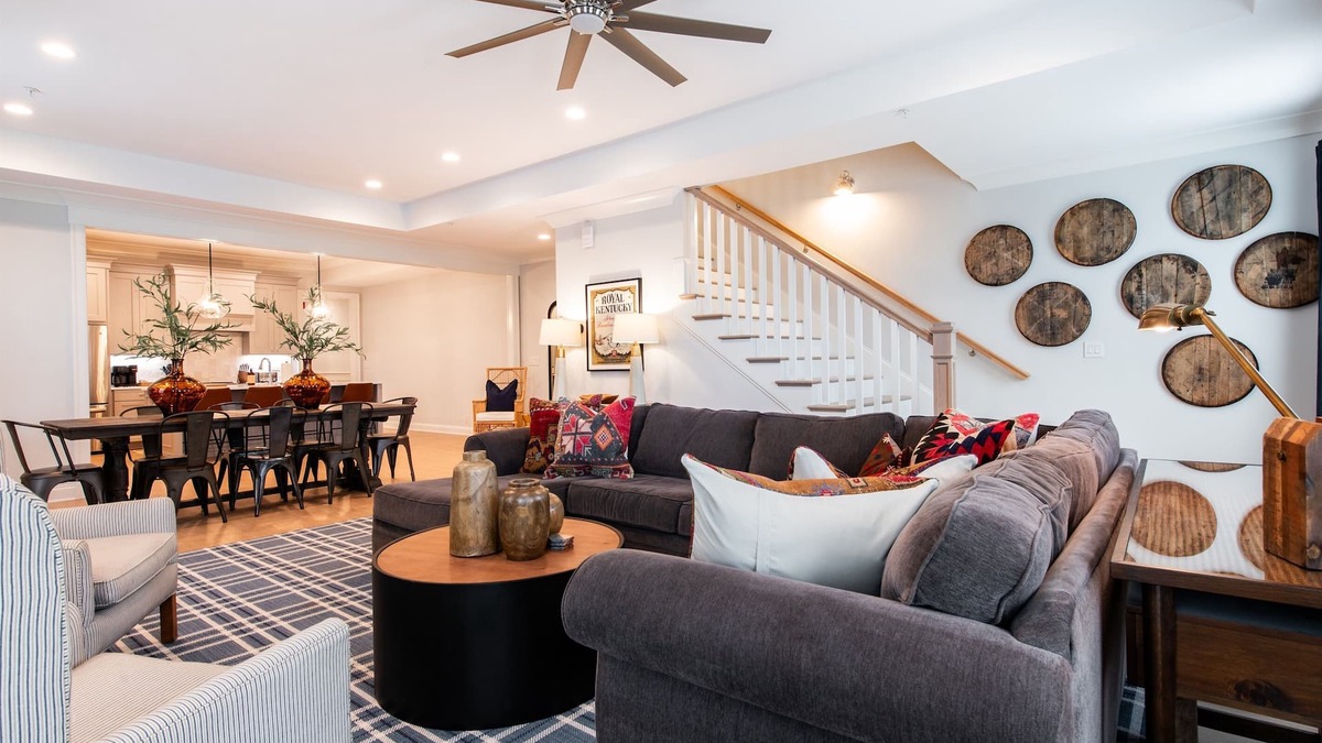 Prospect House | NEW Bourbon Trail, Norton, Pets Allowed, Downtown Local Dining, Fully Loaded