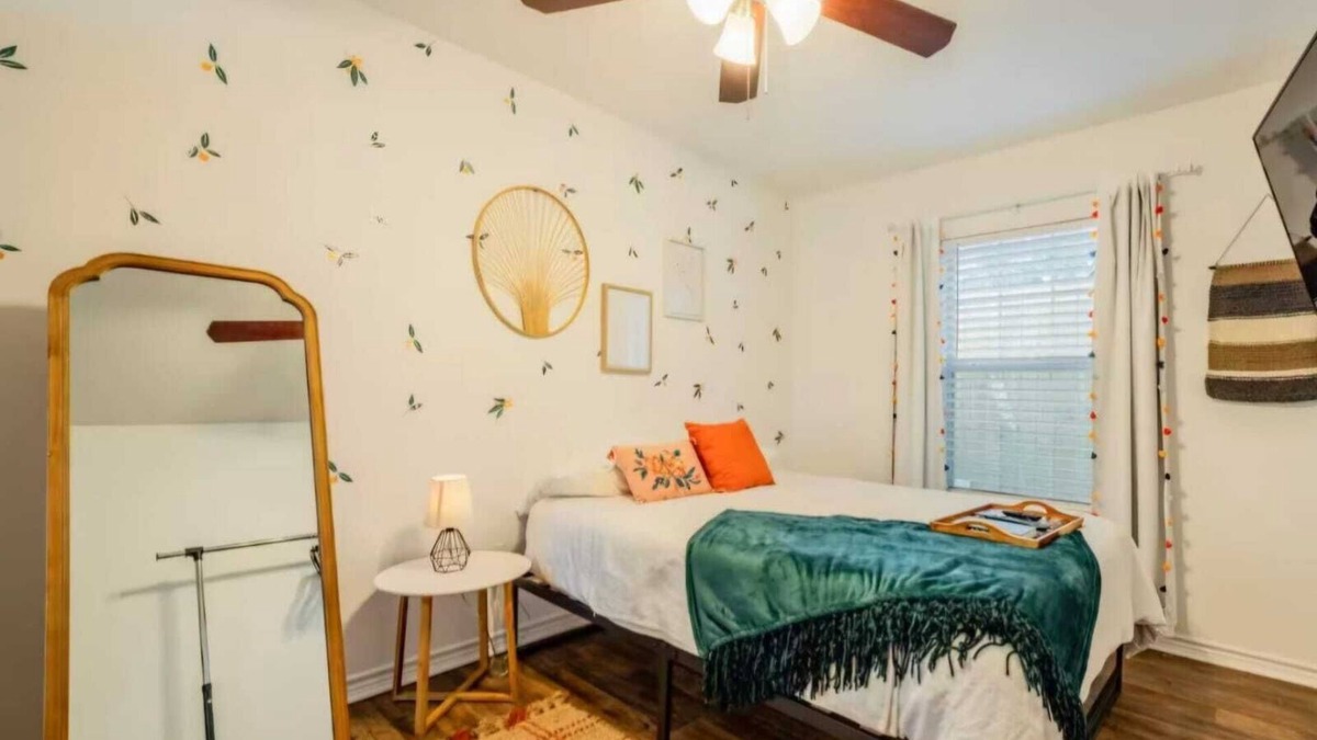 New Braunfels House | New Braunfels - River Bungalow Near Comal Tubing & Schlitterbahn + Lux Tub