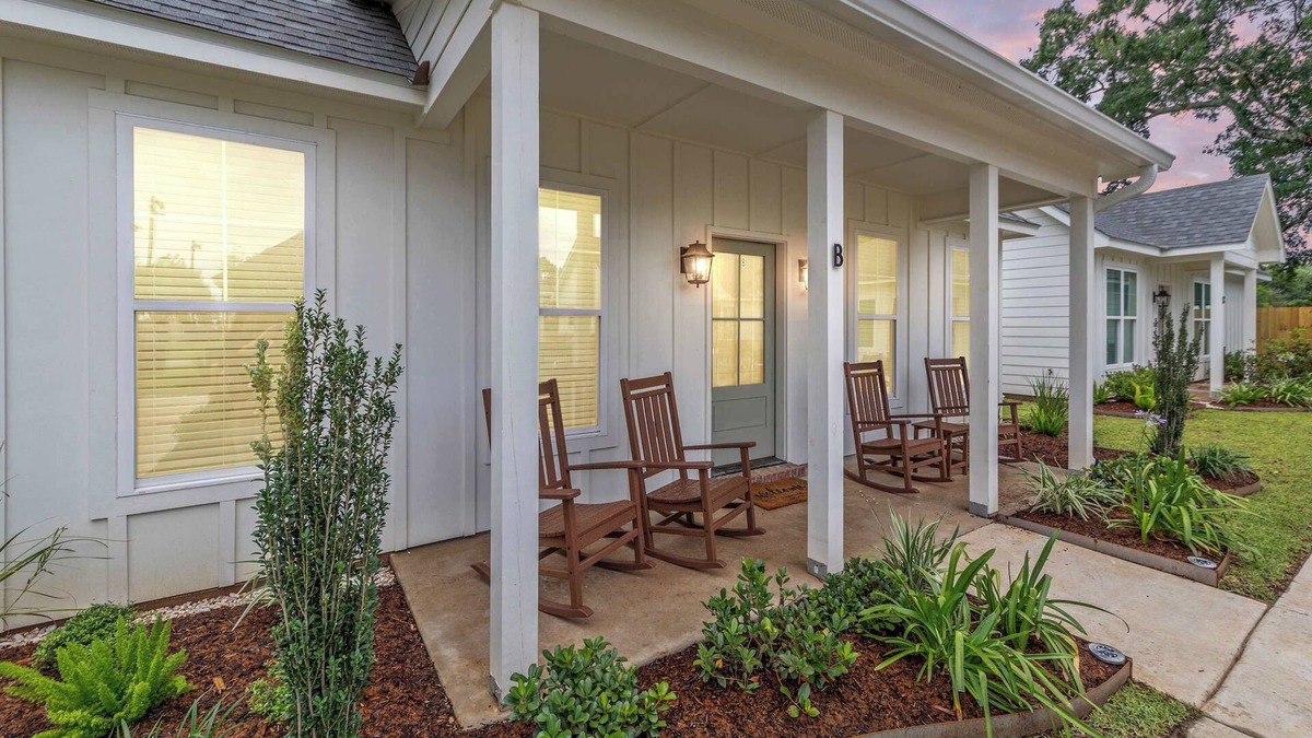 Youngsville House | New Breezy Cottage | King Bed | Mini-Golf + Park
