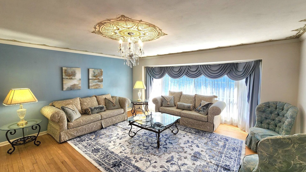 Racine House | ☆NEW☆ Bridgerton House, Private Pool, 4 bed, 3 bath, near beach and zoo.