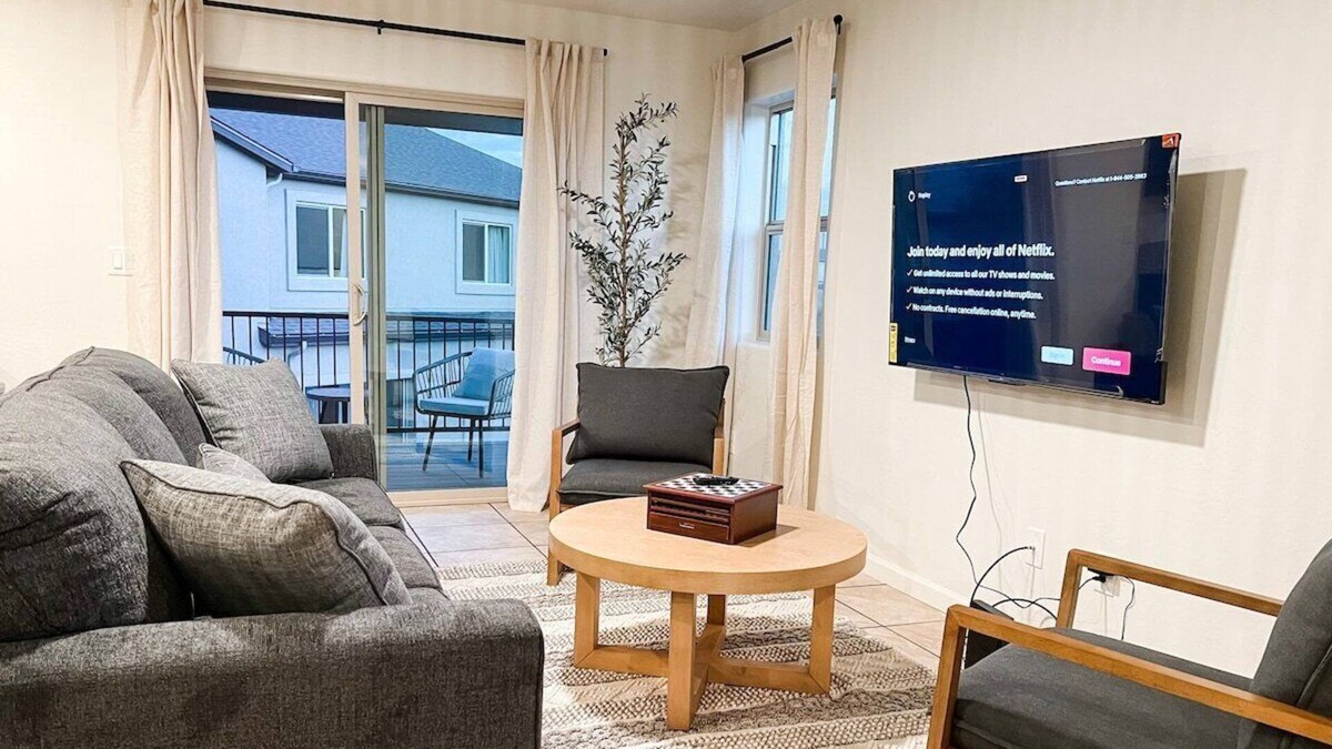 Prescott Valley Units House | New bright and airy 3-bedroom townhouse near parks and events. Townhouse #3