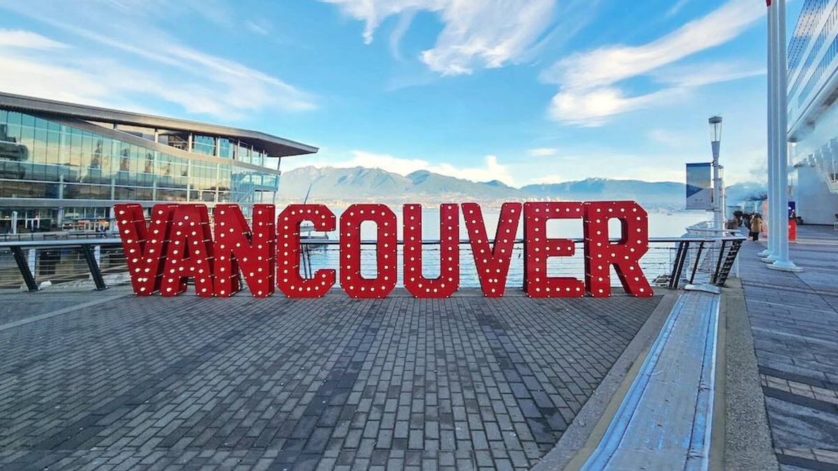 Burnaby House | New Bright Modern Guest Suite in Vancouver