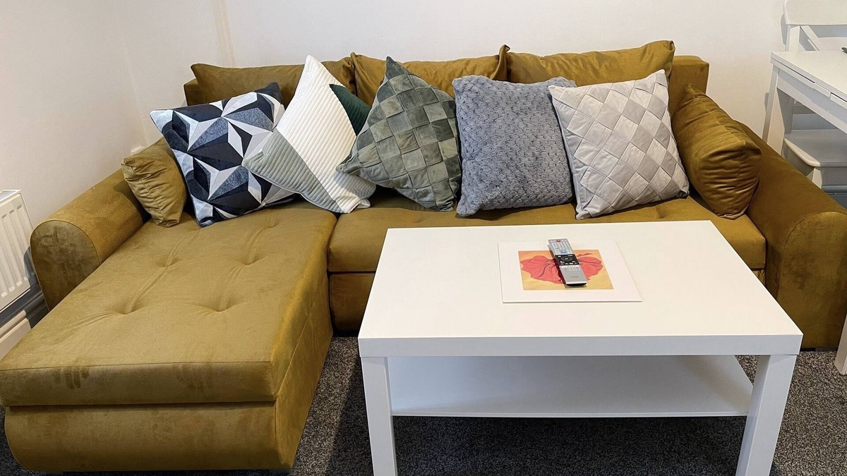 Liverpool Apartment | New Brighton Stay with Free On-Street Parking