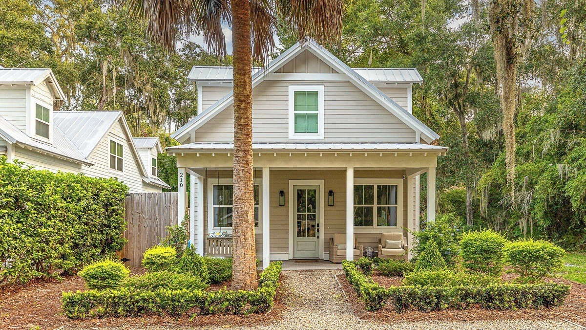 Saint Simons Island Cottage | New Build Cottage near the Beach, Sea Island, Resturants