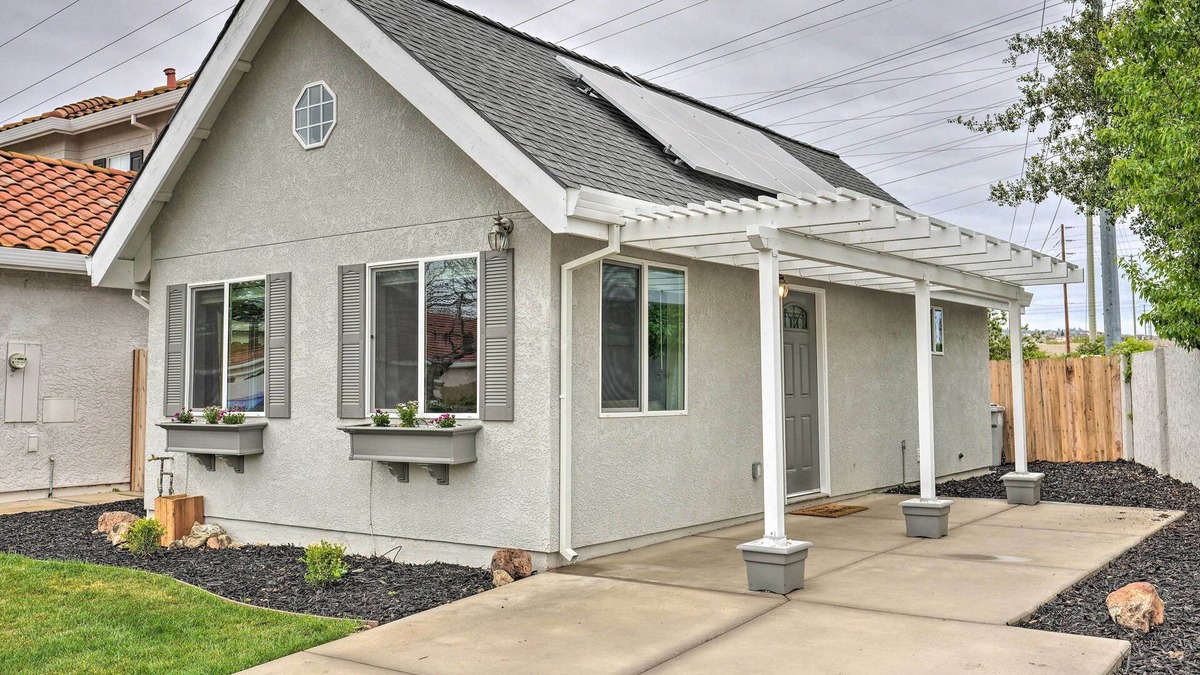Folsom Cottage | New-Build Cottage ~ 25 Mi to Dtwn Sacramento!