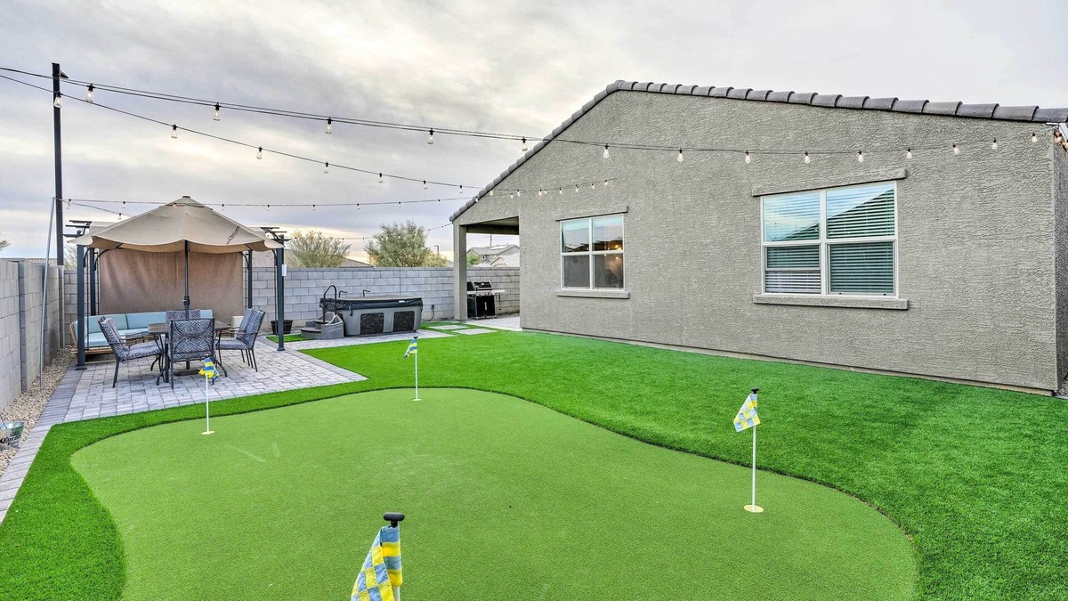 Glendale House | New-Build Glendale Home w/Hot Tub + Putting Green