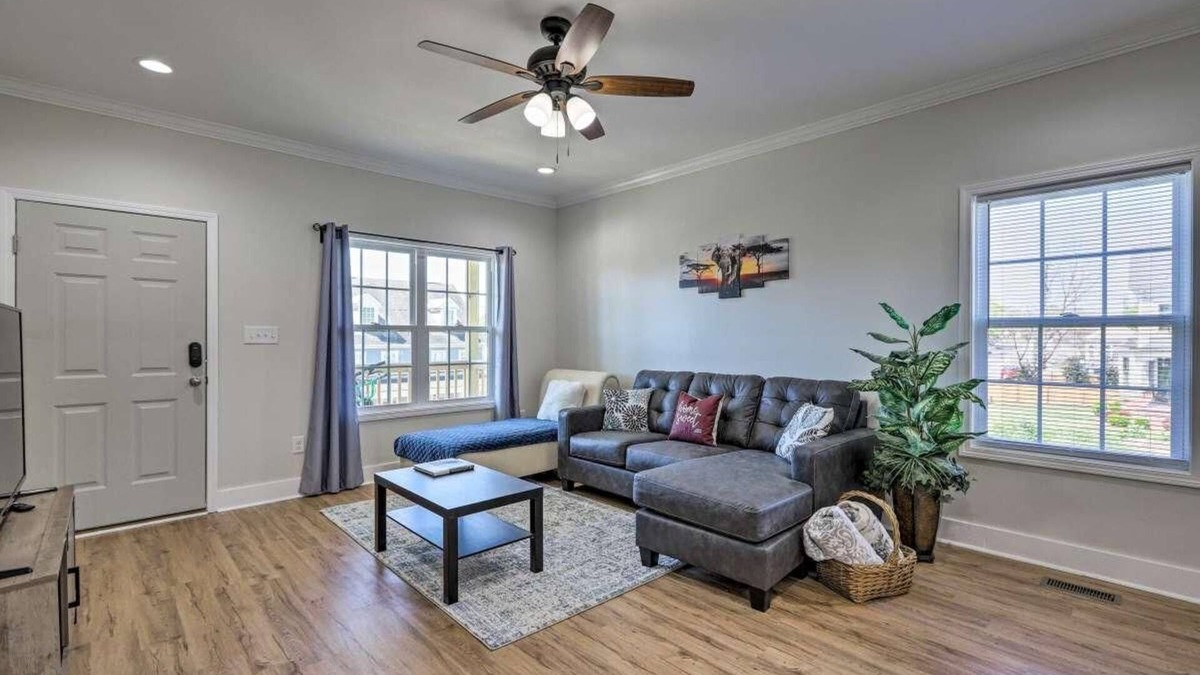 Macon House | New-build modern house in Downtown Macon-Best Location with King Bed & Spa Bath