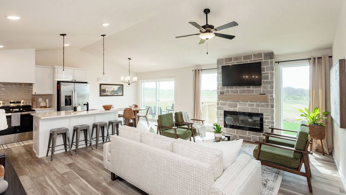 Van Meter House | New Build with Fab Design! Theater/Game Room Great for groups! Sleeps 12!