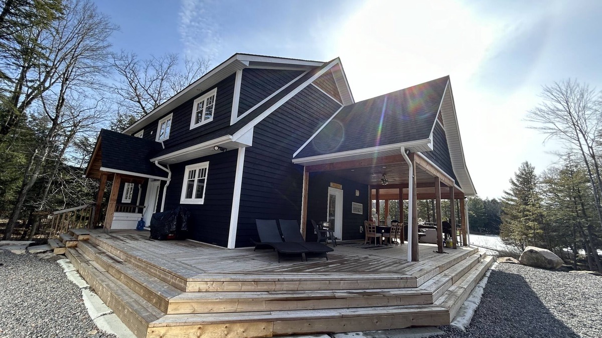 Muskoka Lakes Cottage | New Build with Hot Tub & Steam Room, bonfire pits, flatland & sun all day :)