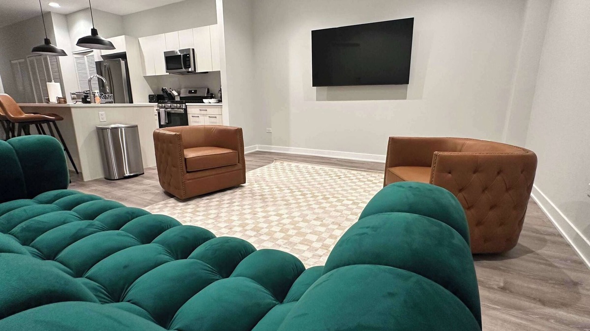 Ravenswood Apartment | New Built Apartment, Sleeps 12!