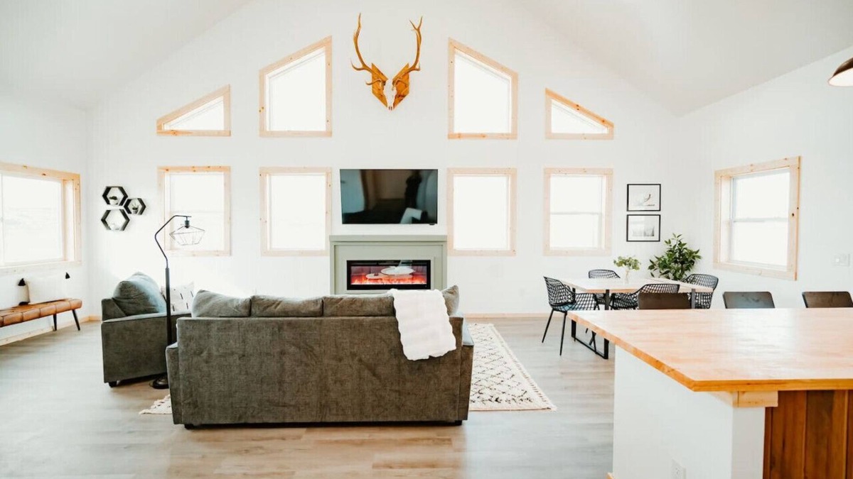 Como Cabin | New Cabin I Game Room I King Beds I Mountains