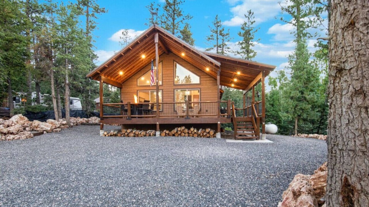 Meadow View Heights Cabin | NEW Cabin Near Southern Utah's Best National Parks