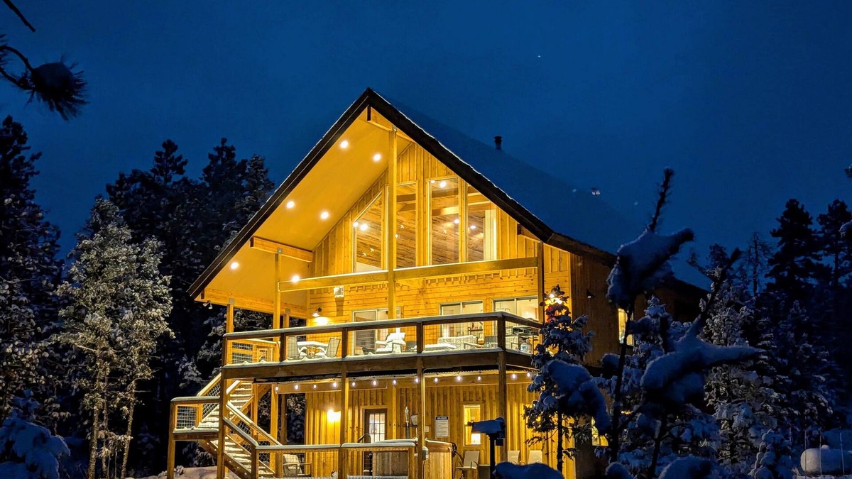 Columbine Lake House | New Cabin-On Nat'l Forest-Hot Tub-3mi to Ski-4Kings-Private Nature Trail-Fishing