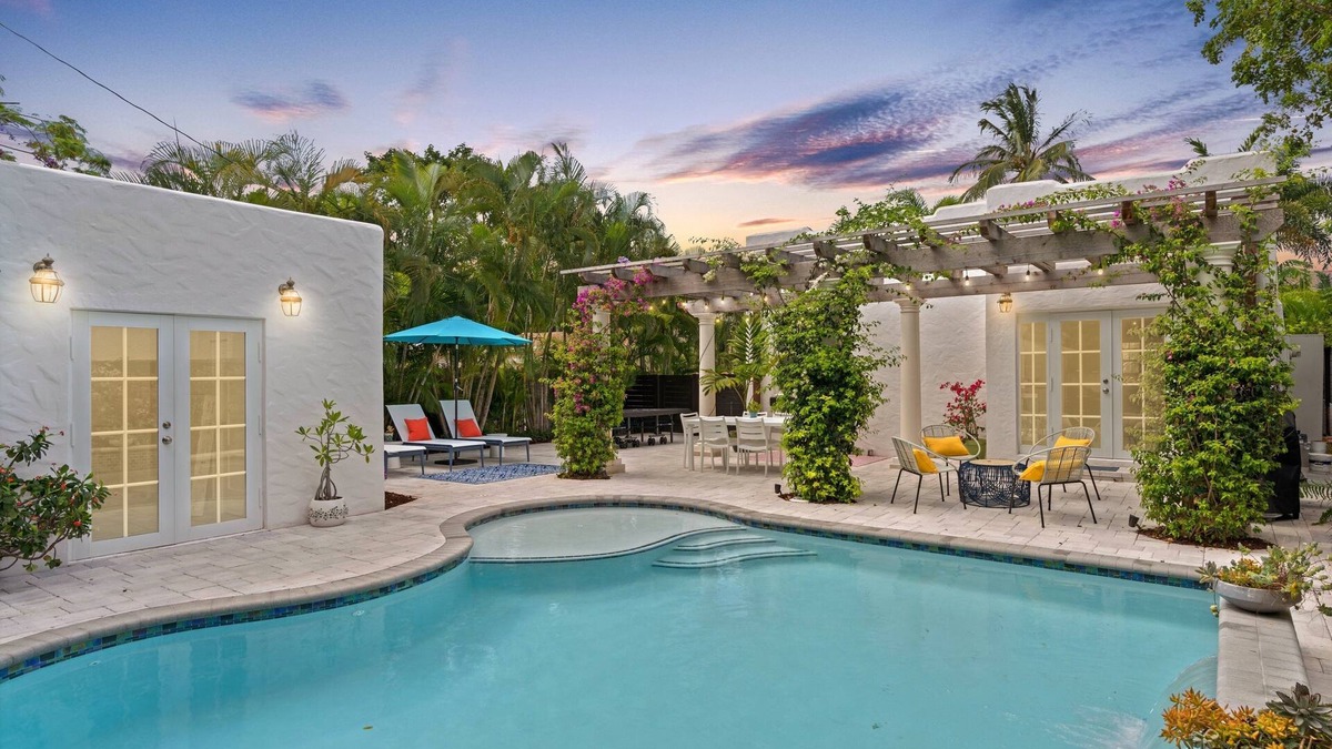 Flamingo Parks House | New! Casa Biscayne, with experienced top Super Host!
