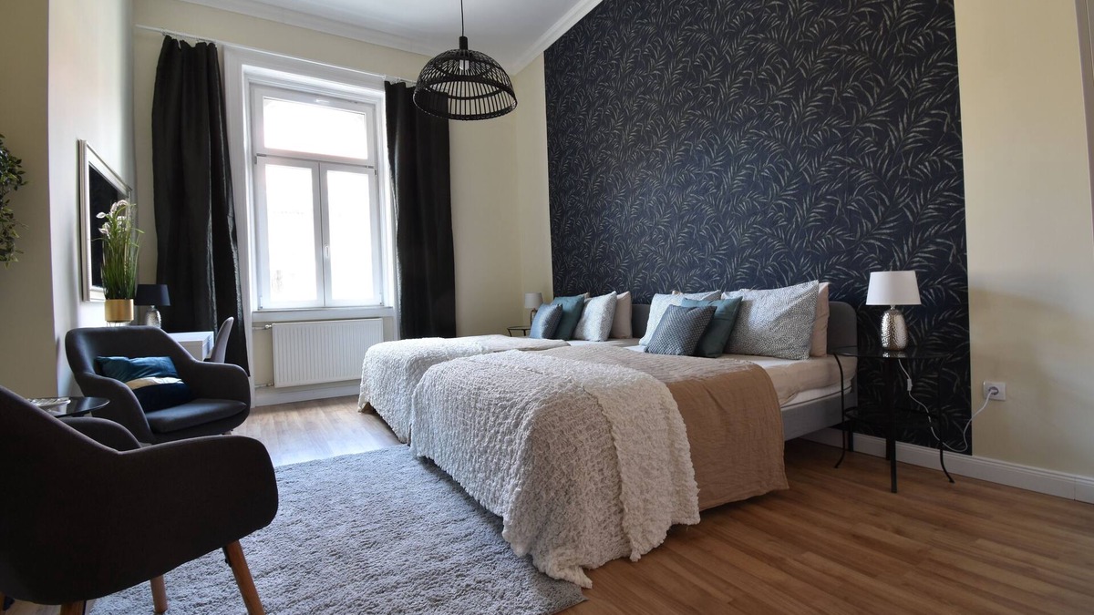 Nepszinhaz negyed Apartment | New central 5 bedroom 5 bathroom