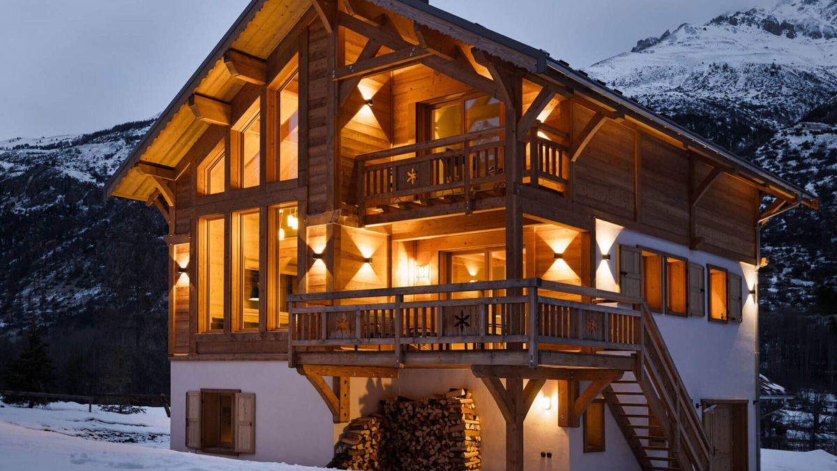 Monetier-les-Bains Ski Chalet | New chalet for 10, charm and comfort in Serre Chevalier