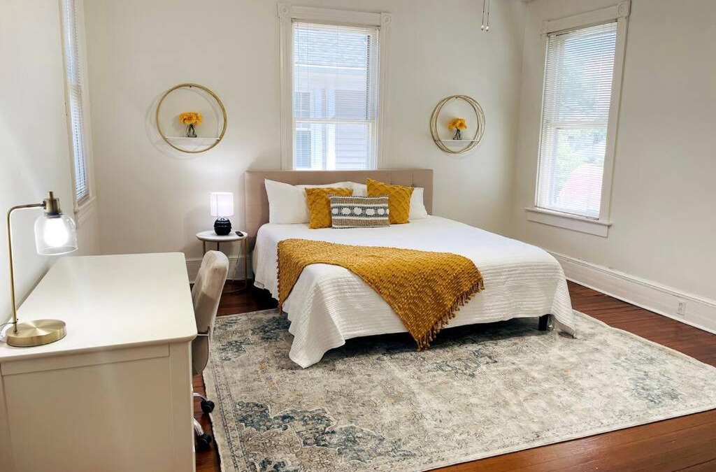 Danville House | *New* Charming Victorian Home across Averett Univ.
