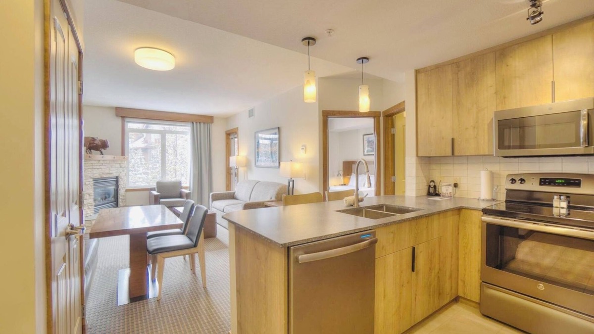 Cougar Creek Condo | *NEW* Chic Remodelled | 2HOT TUBS | Top Rated Resort | MINUTES TO BANFF