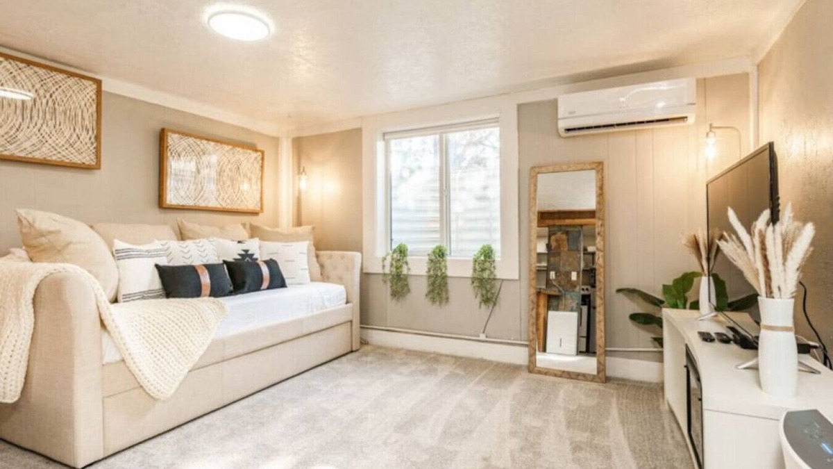 Veterans Park House | *NEW* Clean & Cozy Local Living-Walk to River/Lake