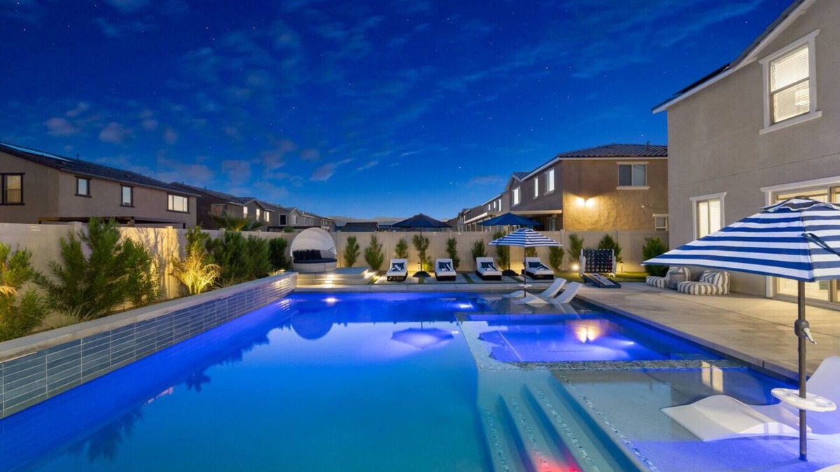 Coachella House | *New Coachella Chill 6BR Massive Pool and Hot Tub