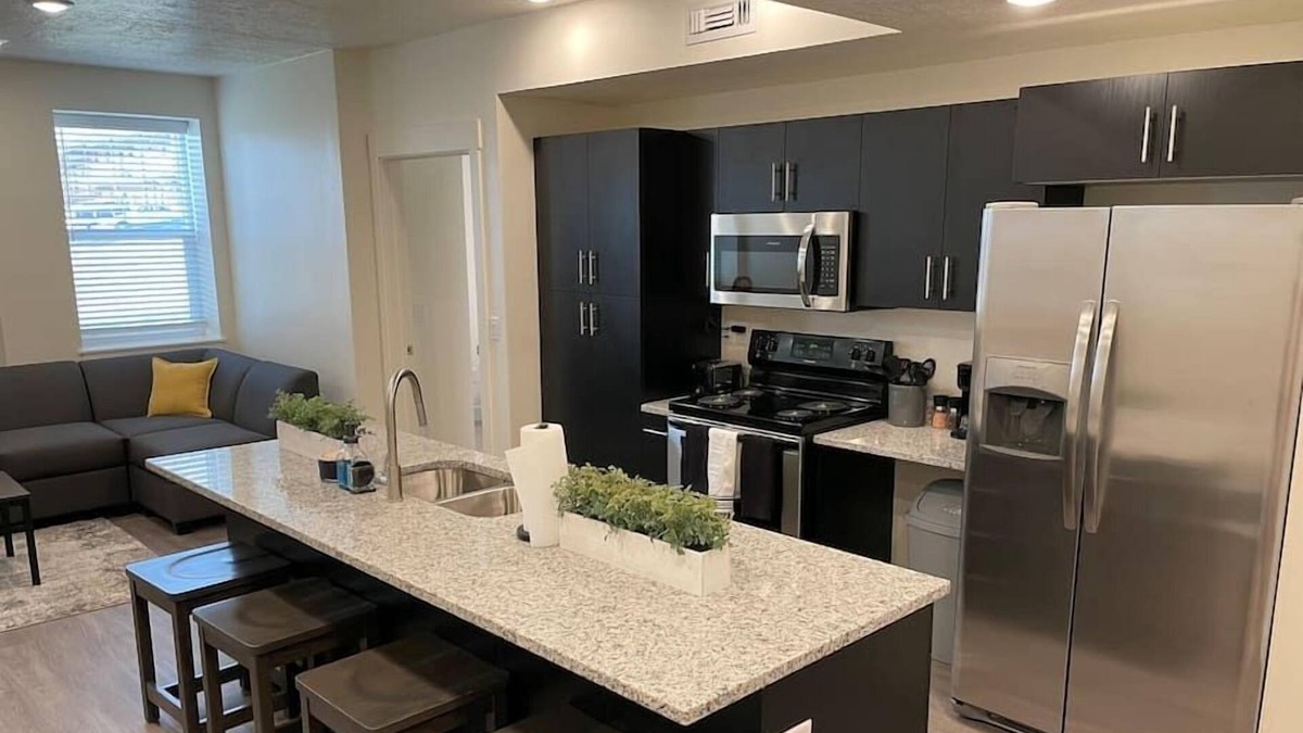 Logan Apartment | New college housing experience