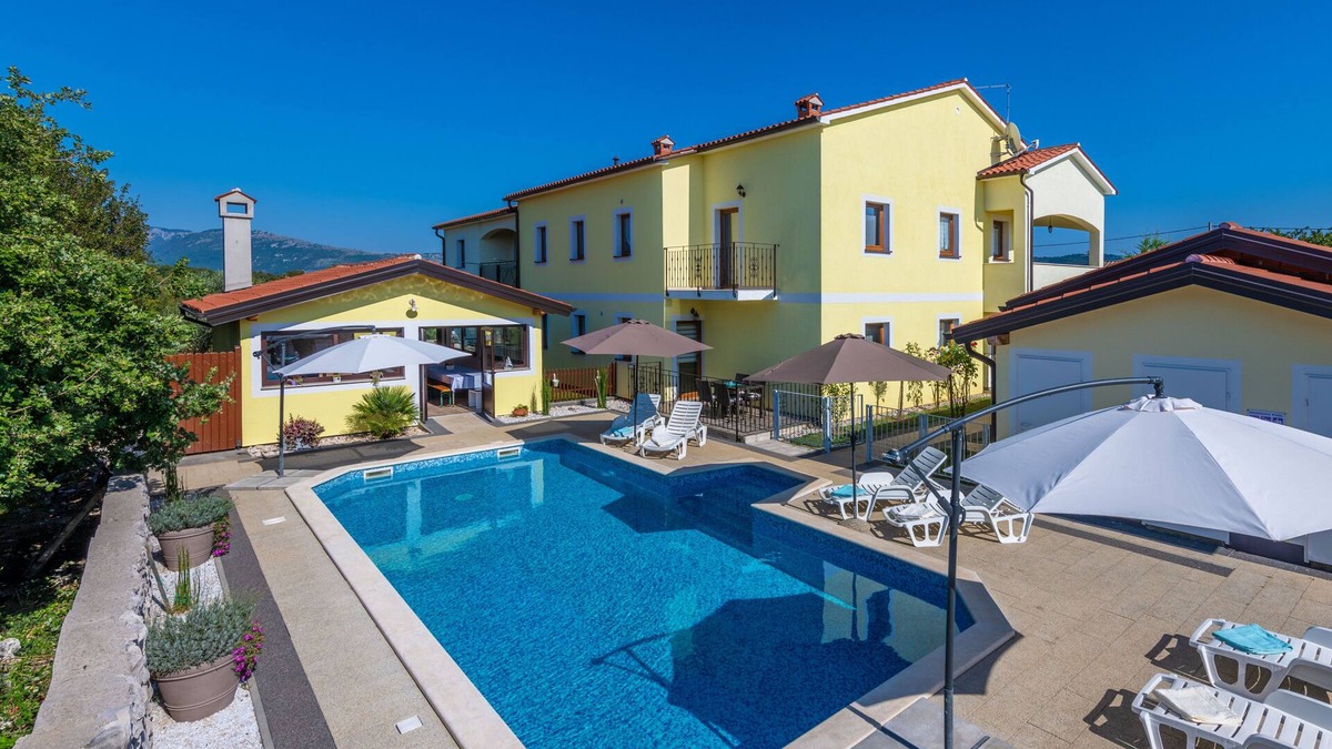Strmac Resort | New! Complex of 3 apartments in the suburbs of Labin