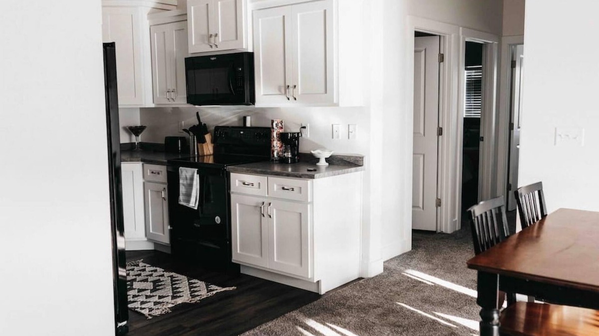 Logan Apartment | NEW Condo Cache Valley 3BR 2BA - Sleeps 7