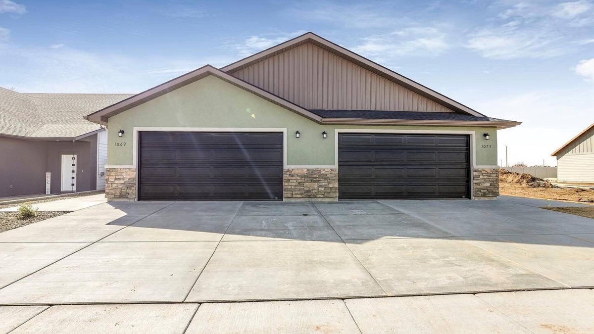 Twin Falls House | New construction duplex, clean & comfortable 1075