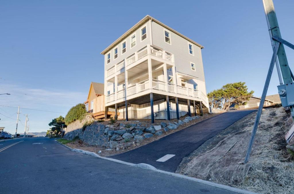 Lincoln City House | New construction in 2025, Ocean View, Hot Tub, Arcade, Sleeps 20