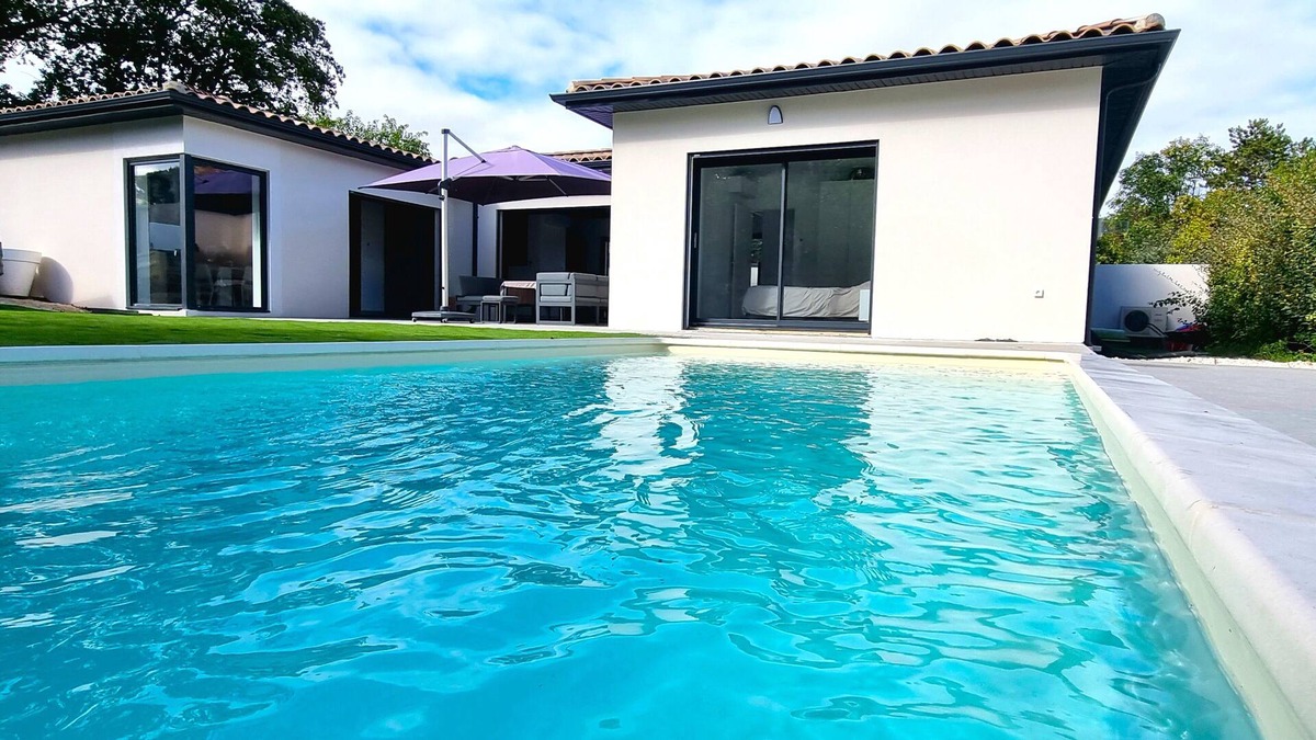 Morieres-les-Avignon Villa | NEW CONTEMPORARY VILLA WITH SWIMMING POOL - 6 PEOPLE