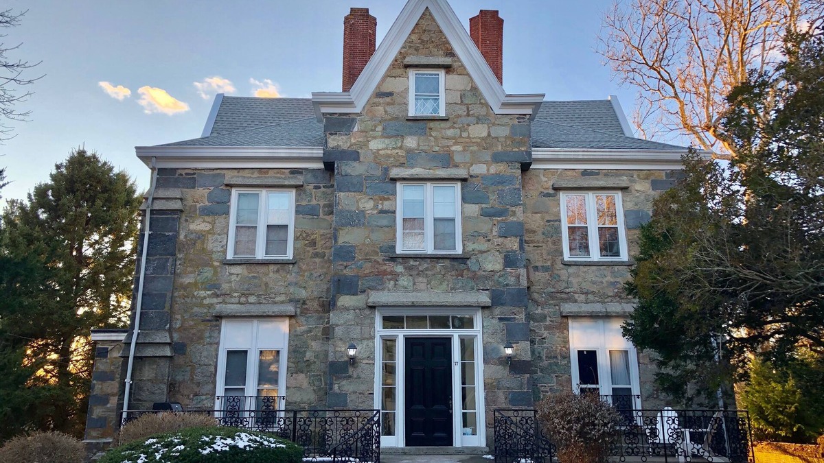Fifth Ward House | New! Cornerstone by Bellvue Ave, The Breakers and World Famous Cliff Walk - 1BR