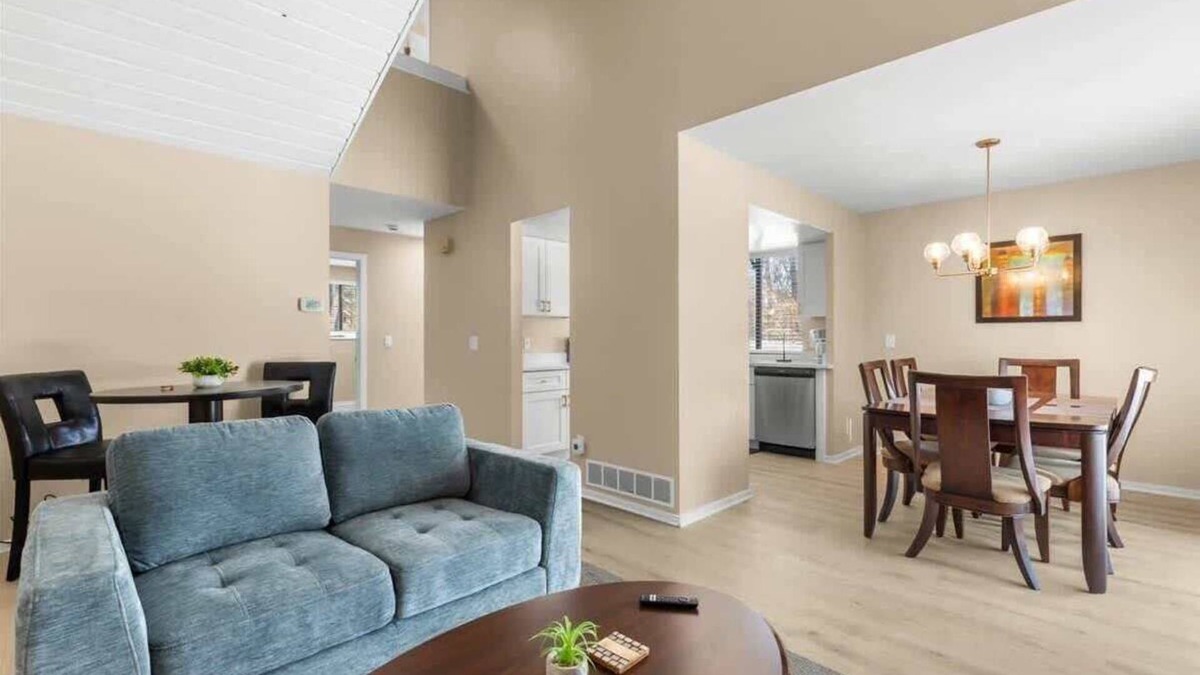 Drayton Plains Apartment | NEW Corp/Bus Townhome New Hudson