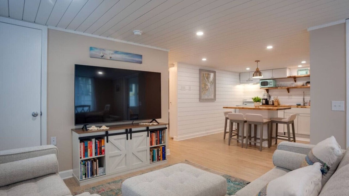 Folly Field Cottage | New Cottage: 4th row & fully fenced back yard!